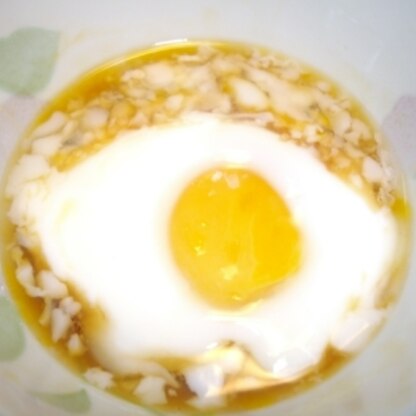 卵に水を加えてのレンジ調理というのが面白いと思いました☆なんだかポーチドエッグみたいですね！？またトライしてみたいと思います☆